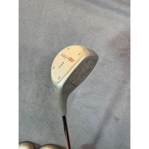 Vintage Wilson Leather Golf Bag with NWG XD 5 Gulf clubs, and a couple extra. - Picture 6 of 16